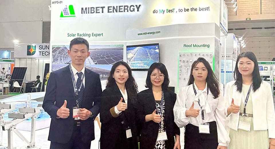 Mibet auf der Solartech Indonesia-Ausstellung Mitarbeiterfoto